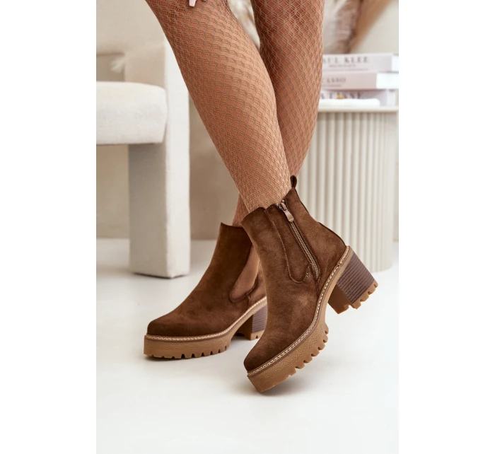 Dámské Zateplené Botky Na Podpatku Eko Semišové Hnědé model 21669094 - Boto Dámské Zateplené Botky Na Podpatku Eko Semišové Hnědé model 21669094 - Boto