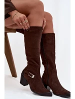 Kožené semišové kozačky na podpatku s přezkou  Čokoládové model 21744813 - Zazoo