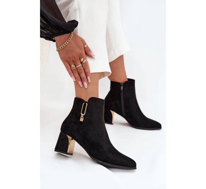 Dámské kotníkové boty na podpatku se zlatými detaily černé model 21710779 - Boto Dámské kotníkové boty na podpatku se zlatými detaily černé model 21710779 - Boto
