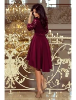 NICOLLE - Dámské šaty ve švestkové barvě s delším zadním dílem a krajkovým výstřihem 210-13