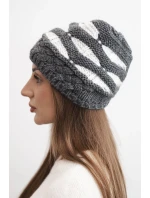 Dámská zimní čepice z vlny v hrubém úpletu a pruhy K465 grafitová + bílá