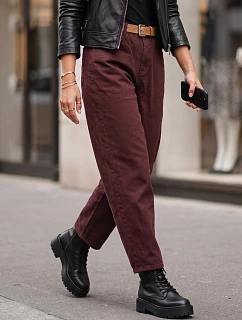 Dámské džíny s vysokým pasem, střih mom fit, s páskem, bordové, FashionStreet UY3121