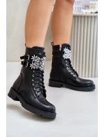 Zateplené pracovní boty s ozdobným pásem a přezkami černé model 21675949 - Boto Zateplené pracovní boty s ozdobným pásem a přezkami černé model 21675949 - Boto