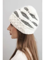 Dámská zimní čepice z vlny v hrubém pletení a pruhy K465 ecru + grafitová Dámská zimní čepice z vlny v hrubém pletení a pruhy K465 ecru + grafitová