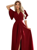 Dlouhé dámské šaty ve vínové bordó barvě s rozparkem na  a výstřihem model 20893015 - numoco