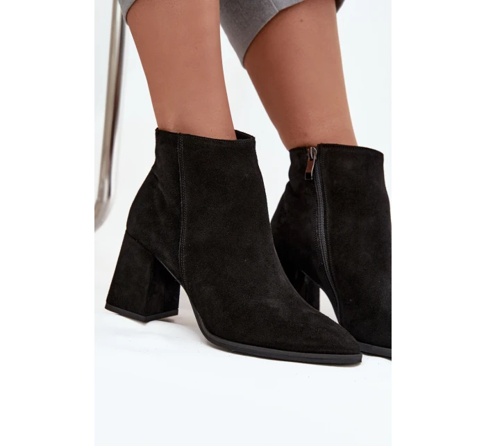 Černé kotníkové boty z přírodního semiše na jehlovém podpatku zateplené model 21712931 - Zazoo