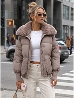 Dámská zimní prošívaná bunda s kožešinou v barvě taupe, FashionStreet TY5820 Dámská zimní prošívaná bunda s kožešinou v barvě taupe, FashionStreet TY5820
