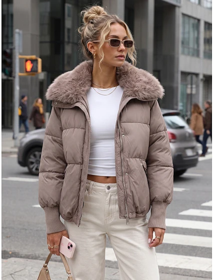 Dámská zimní prošívaná bunda s kožešinou v barvě taupe, FashionStreet TY5820 Dámská zimní prošívaná bunda s kožešinou v barvě taupe, FashionStreet TY5820