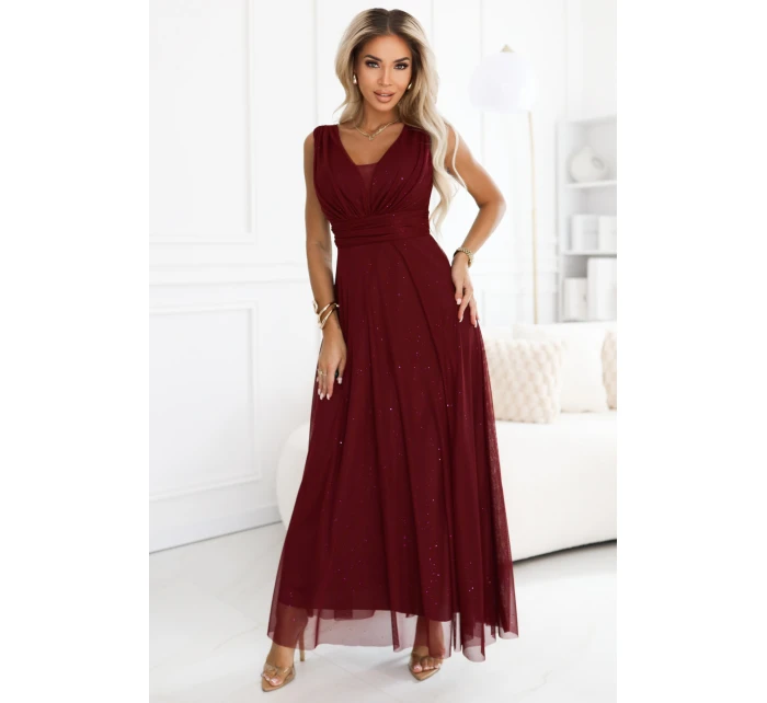 Večerní dlouhé šaty s  a hlubokým výstřihem bordó model 21418737 - numoco basic