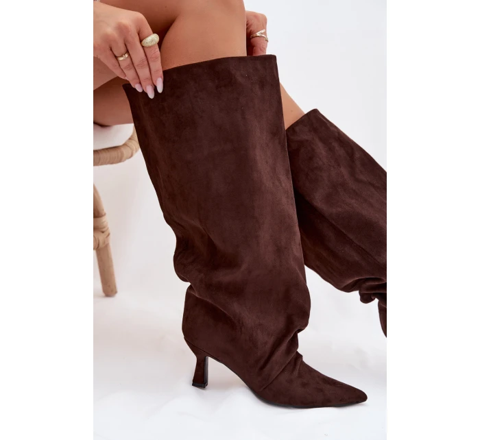 Kozačky s širokým horním lemem a rýhami na podpatku Harela