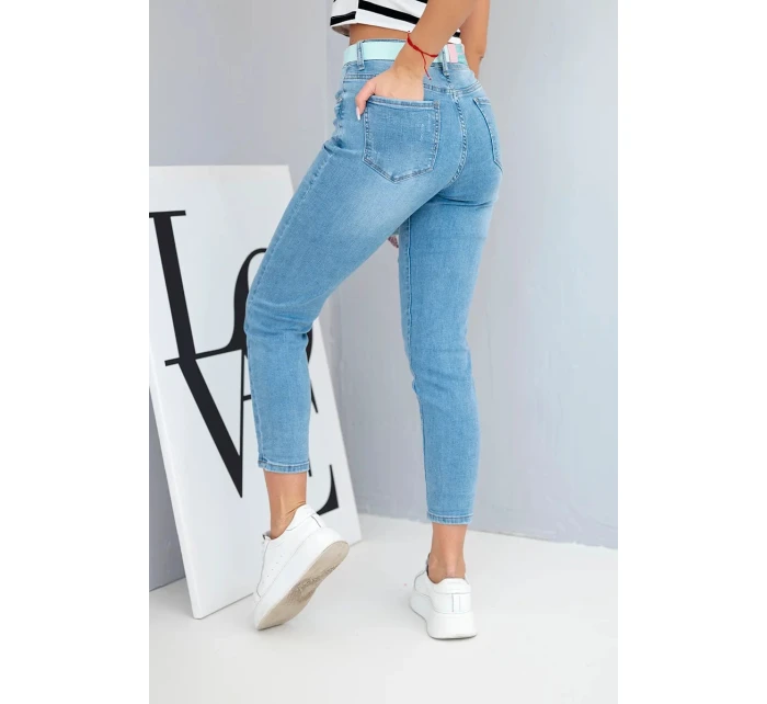 Dámské džíny s vysokým pasem a volnou nohavicí Dámské džíny s vysokým pasem a volnou nohavicí