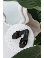 Dámské pantofle na ploché se zlatým sponou Czarne model 21943465 - Boto