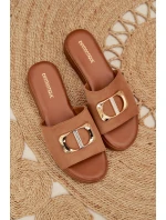 Dámské pantofle s zlatým detailem Camel model 22027934 - Boto Dámské pantofle s zlatým detailem Camel model 22027934 - Boto