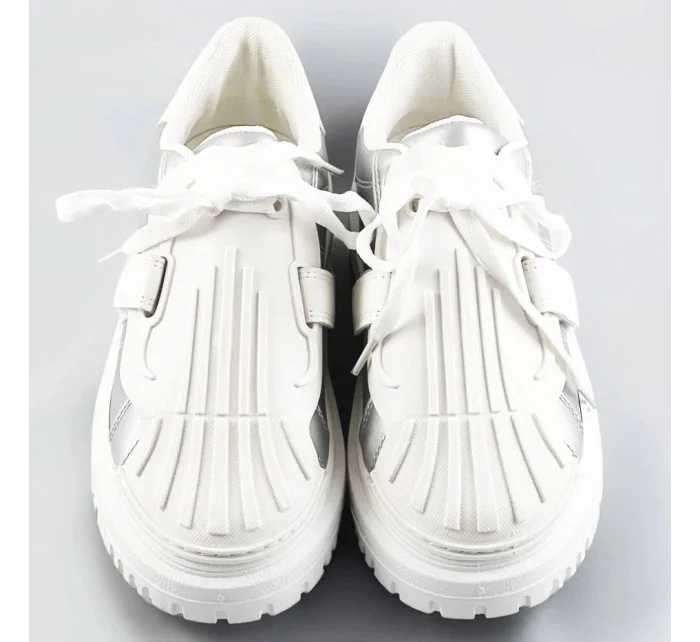 Stříbrno-bílé dámské sportovní boty se zakrytým šněrováním (RA2049) Stříbrno-bílé dámské sportovní boty se zakrytým šněrováním (RA2049)