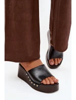 Dámské nazouváky na platformě se zlatými Černé model 21918859 - Boto