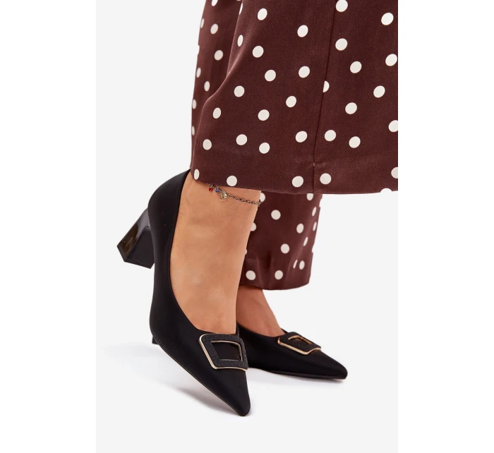 Lodičky na podpatku s ozdobnou sponou černé model 21704536 - Boto