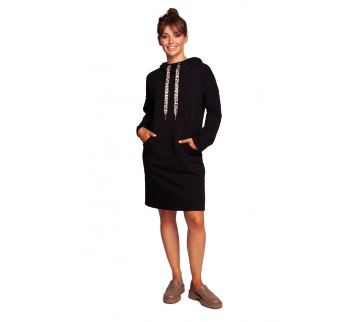 model 18004351 Šaty s vysokým límcem a leopardím vzorem černé - BeWear