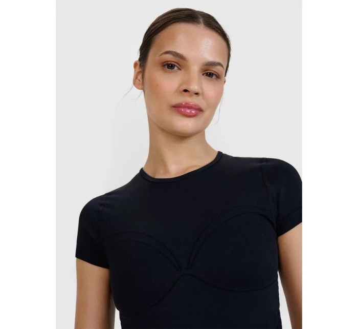 Dámské rychleschnoucí tričko na jógu a model 21815470 - 4F Dámské rychleschnoucí tričko na jógu a model 21815470 - 4F