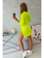 Šaty s delšími zády a barevným neonovým potiskem Šaty s delšími zády a barevným neonovým potiskem