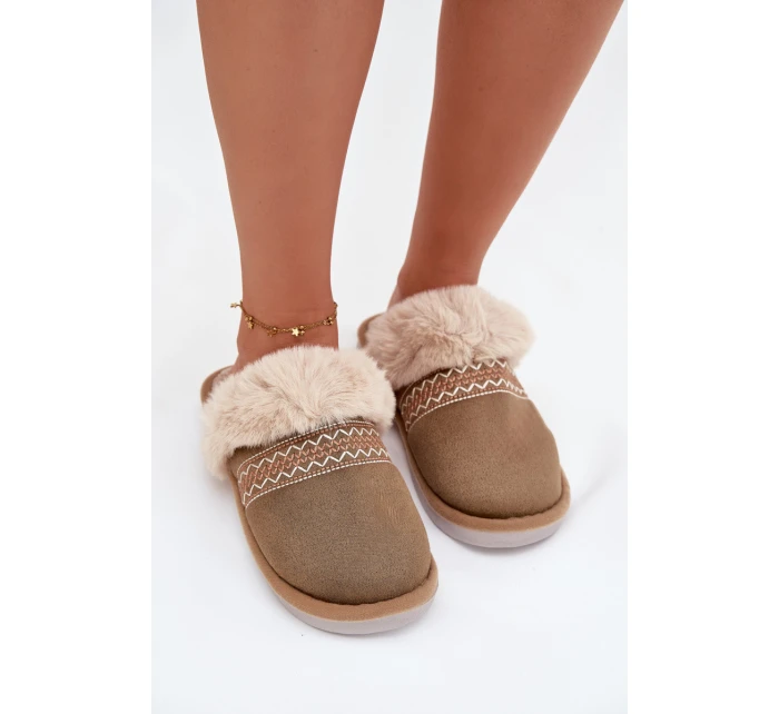 Dámské pantofle s kožíškem a výšivkou – zelené Devianne Dámské pantofle s kožíškem a výšivkou – zelené Devianne