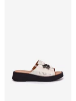 Dámské kožené pantofle s broží model 21695444 béžové - VINCEZA