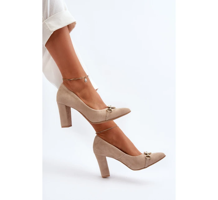 model 21652560 Velurové lodičky na podpatku se srdcem cappuccino - Zazoo model 21652560 Velurové lodičky na podpatku se srdcem cappuccino - Zazoo