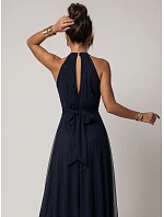 Elegantní maxi večerní šaty na ramínka s a zavazováním v pase tmavě modré model 22210933 - numoco basic
