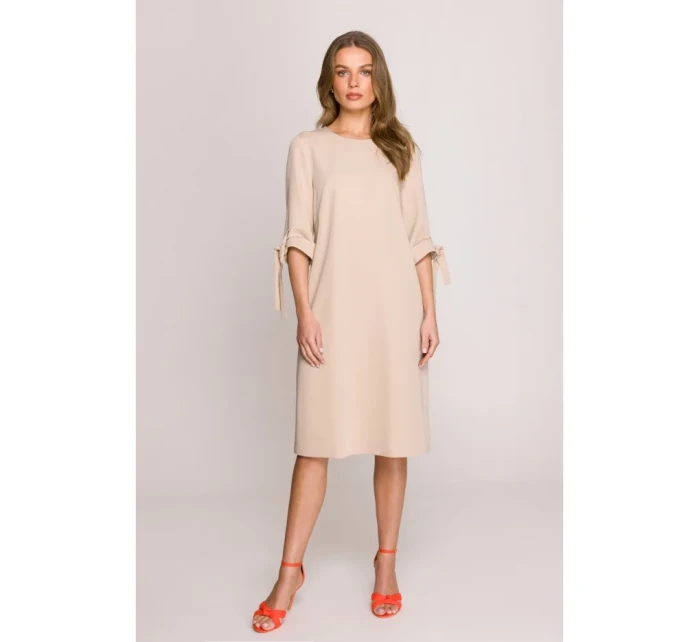 Šaty áčkového střihu s rukávy béžové model 20966050 - STYLOVE Šaty áčkového střihu s rukávy béžové model 20966050 - STYLOVE