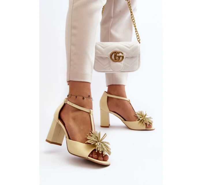 Kožené sandály na podpatku s ozdobou Laura Messi 2758 béžové