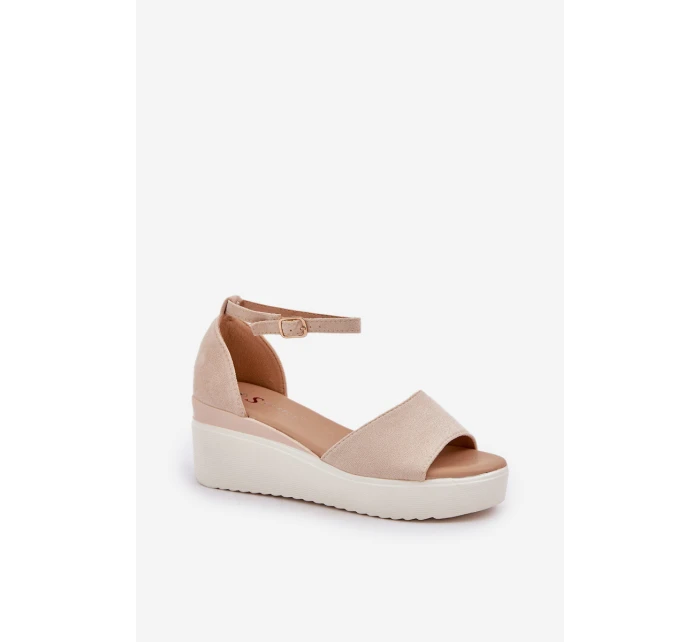 Lehké sandály na platformě a klínu světle béžové model 21684683 - Boto Lehké sandály na platformě a klínu světle béžové model 21684683 - Boto