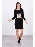 Šaty s potiskem model 18744174 černé - K-Fashion Šaty s potiskem model 18744174 černé - K-Fashion