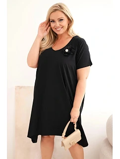 Dámské bavlněné šaty Plus Size s broží a výstřihem černá