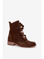 Semišové dámské kotníkové boty s ozdobnými květinami Zazoo 3085 hnědé