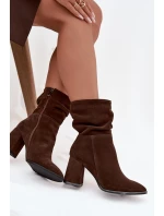 Dámské zateplené kotníkové boty z přírodního semiše se řasením – čokoládové Dámské zateplené kotníkové boty z přírodního semiše se řasením – čokoládové