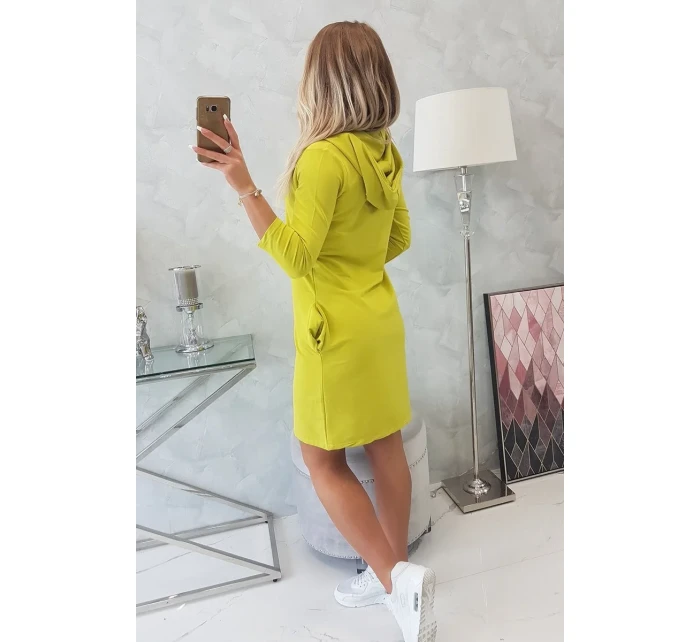 Šaty s kapucí a kapsami na kiwi Šaty s kapucí a kapsami na kiwi