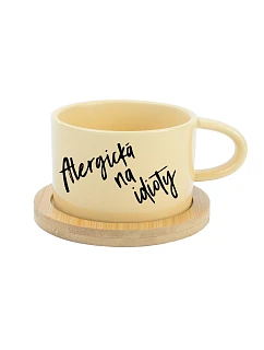 ALERGICKÁ NA IDIOTY - žlutý hrníček makronka 200 ml