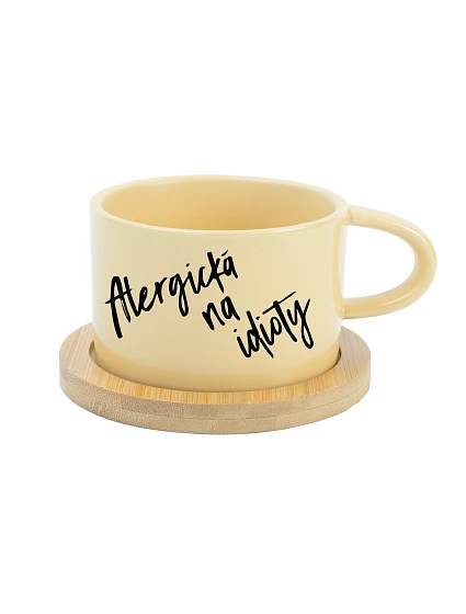 ALERGICKÁ NA IDIOTY - žlutý hrníček makronka 200 ml ALERGICKÁ NA IDIOTY - žlutý hrníček makronka 200 ml