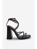 Moderní sandály na podpatku černé model 21650140 - Boto Moderní sandály na podpatku černé model 21650140 - Boto