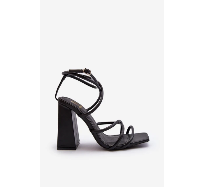 Moderní sandály na podpatku černé model 21650140 - Boto Moderní sandály na podpatku černé model 21650140 - Boto