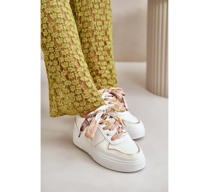 Dámské tenisky na platformě s ozdobným šněrováním bílé Mistra Dámské tenisky na platformě s ozdobným šněrováním bílé Mistra