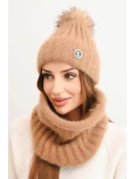 Dámská čepice s kapucí a pleteným vzorem bílá