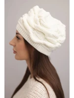 Dámská zimní čepice z vlny s ozdobným vzorem a kamínky model 21878083 ecru - K-Fashion Dámská zimní čepice z vlny s ozdobným vzorem a kamínky model 21878083 ecru - K-Fashion