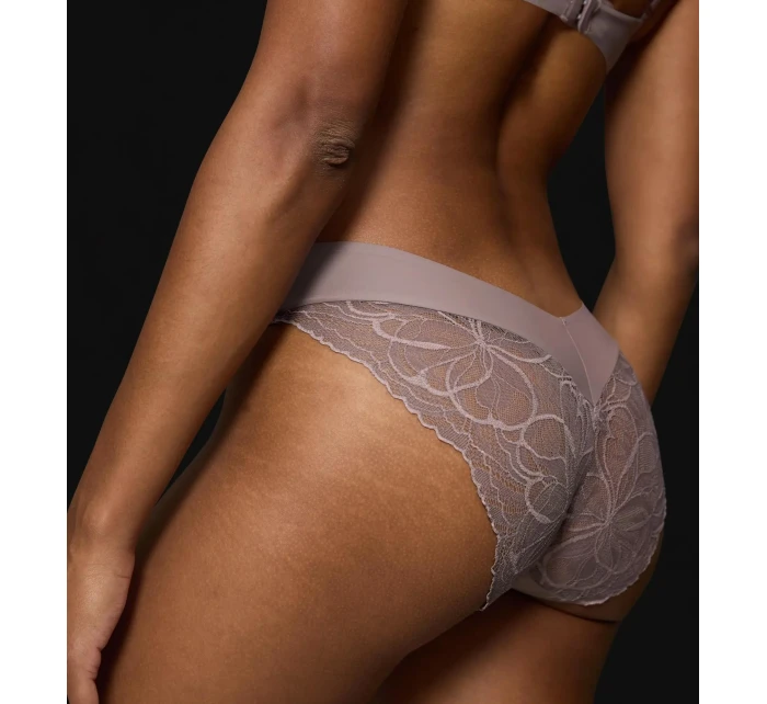 Dámské kalhotky Body Make-Up Illusion Lace Highleg Tai - GRAY - šedé 3091 - TRIUMPH Dámské kalhotky Body Make-Up Illusion Lace Highleg Tai - GRAY - šedé 3091 - TRIUMPH