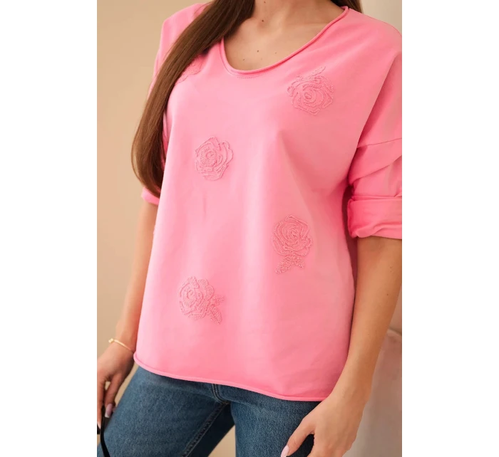 Dámská bavlněná blůza s vyšívanými květinami a V výstřihem růžová
