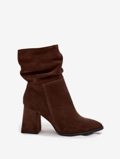 Dámské zateplené kotníkové boty z přírodního semiše se řasením – čokoládové