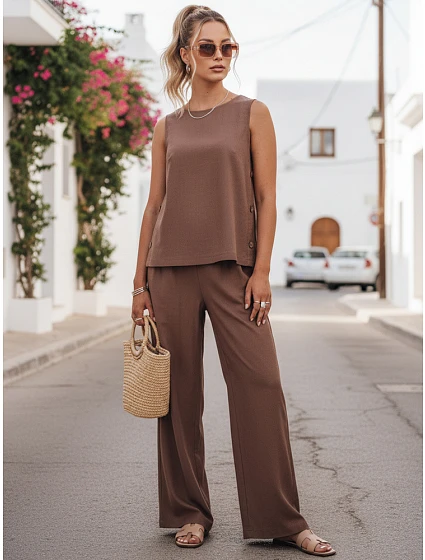 Dámská plátěná souprava s kalhotami Polský výrobek taupe FashionStreet AY1176 Dámská plátěná souprava s kalhotami Polský výrobek taupe FashionStreet AY1176