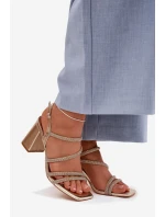 Dámské sandály na podpatku s pásky a kamínky Zlaté model 22027983 - Boto Dámské sandály na podpatku s pásky a kamínky Zlaté model 22027983 - Boto