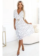 Smyslné černé šaty s obálkovým výstřihem a ozdobným páskem bílé model 21293246 - numoco basic