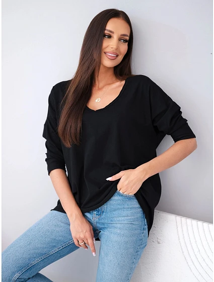 Dámská bavlněná oversize halenka s výstřihem do V a prodlouženým zadním dílem černá Dámská bavlněná oversize halenka s výstřihem do V a prodlouženým zadním dílem černá