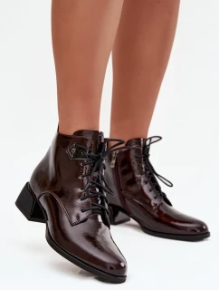 Kožené lakované dámské kotníkové boty na klínu model 21712354 bordó - Artiker